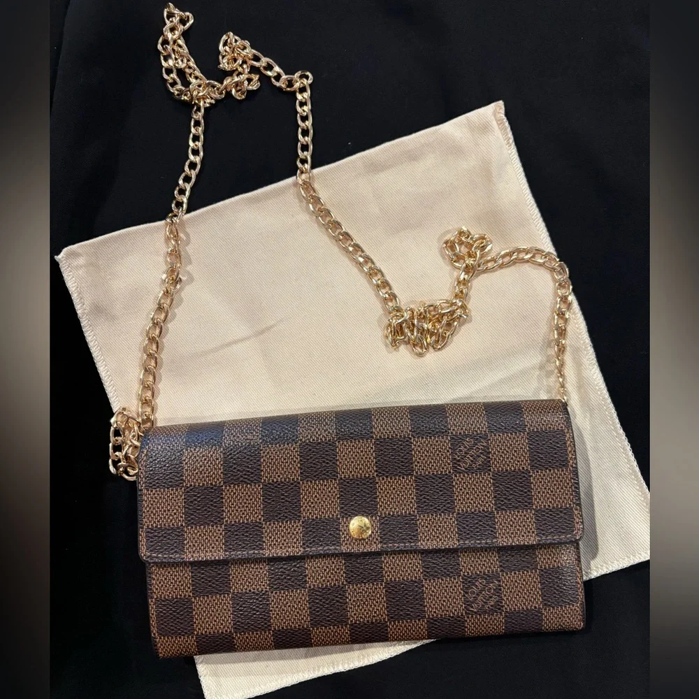 Louis Vuitton Sarah Wallet in the Damier Ebene - Picture 11 of 12